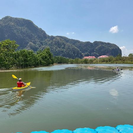Thaweesuk Heritage Homestay Phang Nga Esterno foto