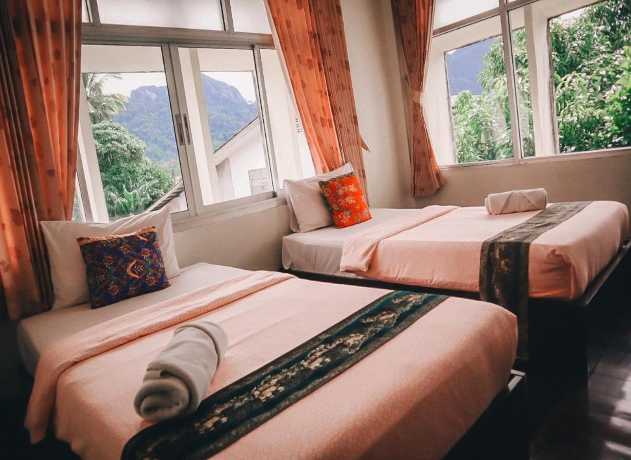 Thaweesuk Heritage Homestay Phang Nga Esterno foto