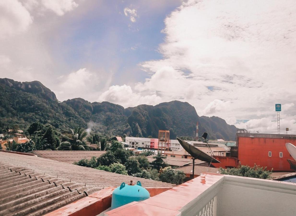 Thaweesuk Heritage Homestay Phang Nga Esterno foto